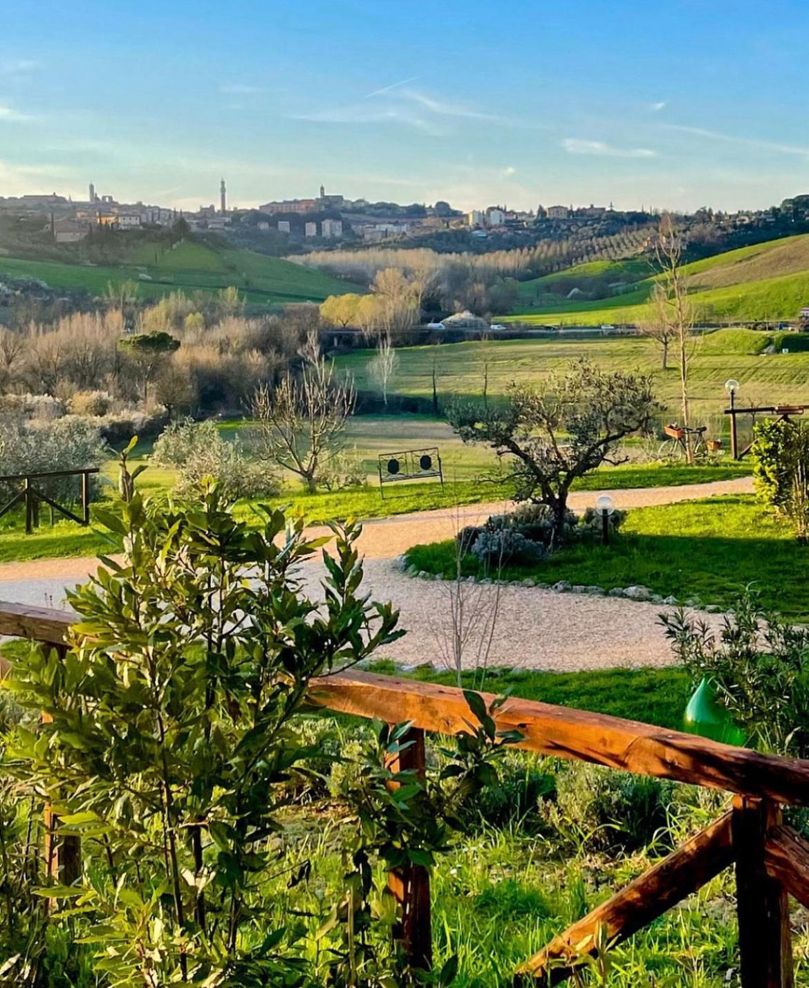 Agriturismo La Corte Del Sole Siena Exterior foto